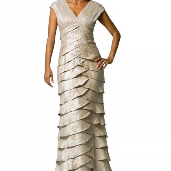 Adriana Papell Occasions Women's Size 8 Champagne Gold Tiered Formal Gown - Picture 2 of 7